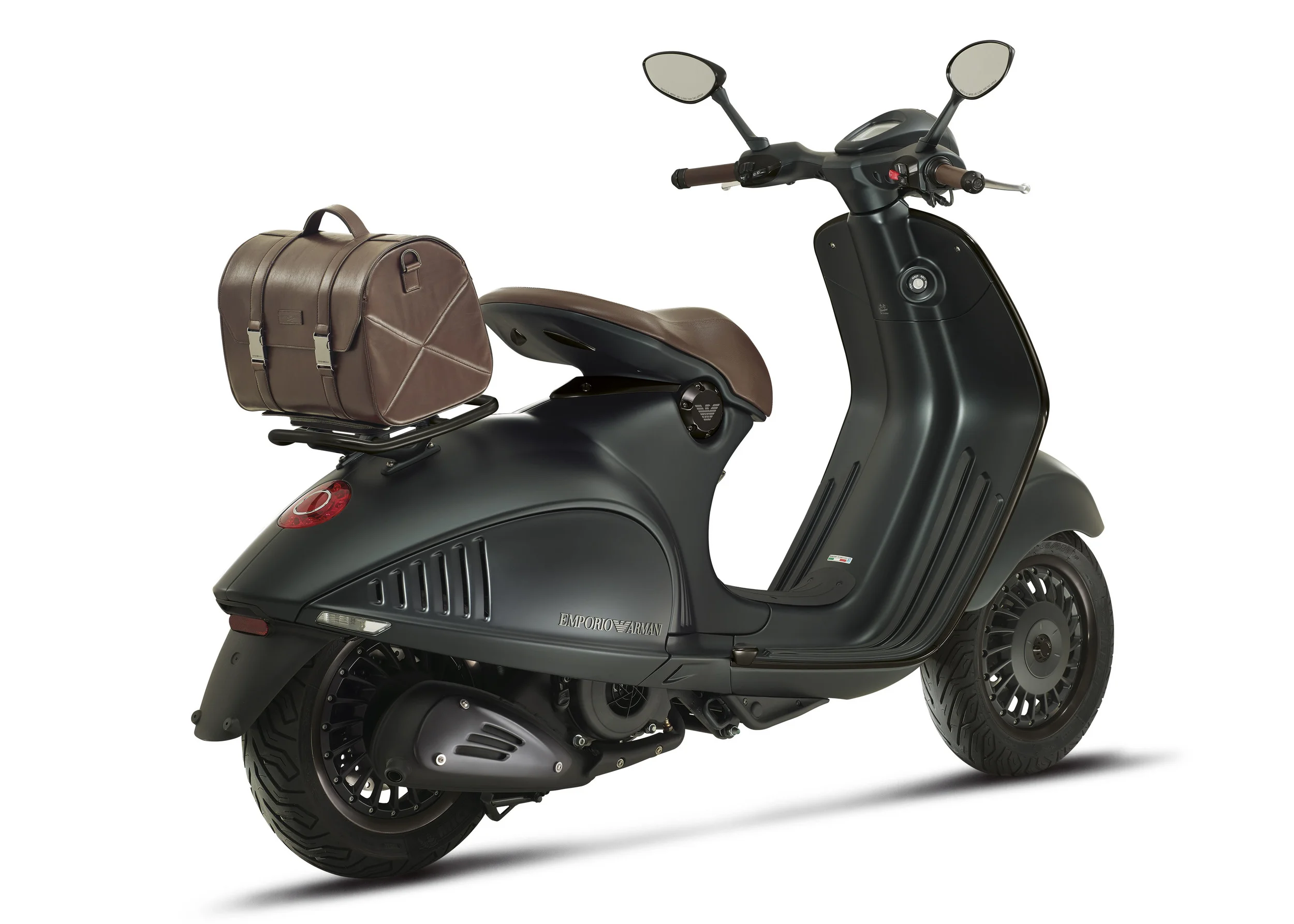 Vespa 946 GA 3-4PostDXBORSA.jpg