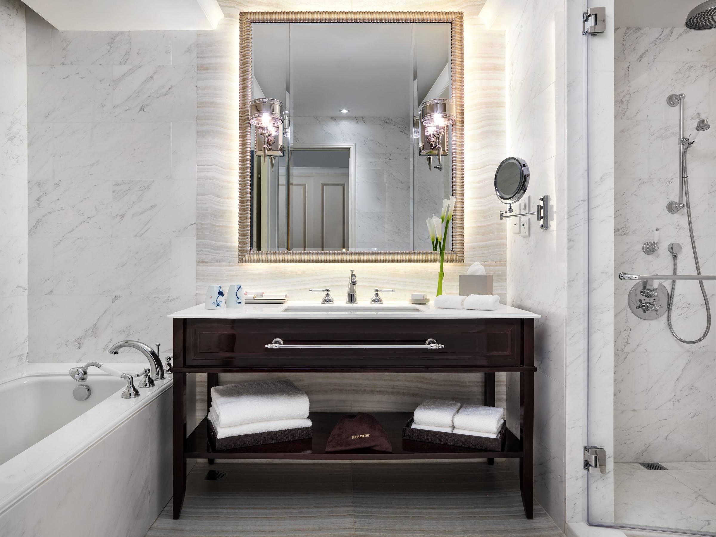 ThePottingerHongKong_13. Pottinger Suite Bathroom.jpg