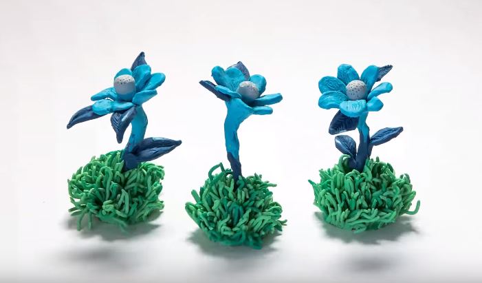 French set-designer Alexandra Bruel, under the artistic direction of Alvaro Maggini, uses modelling clay to exquisite effect in bringing to life the unique engraved and sculpted Blossom Velvet marquetry motif. Curling tendrils, tender leaves and dainty petals…