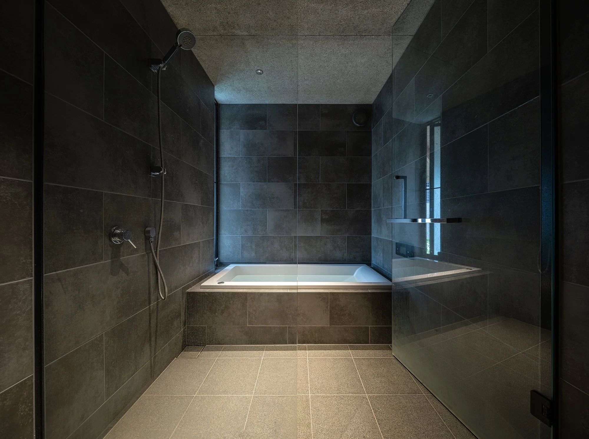 13_bath room.jpg