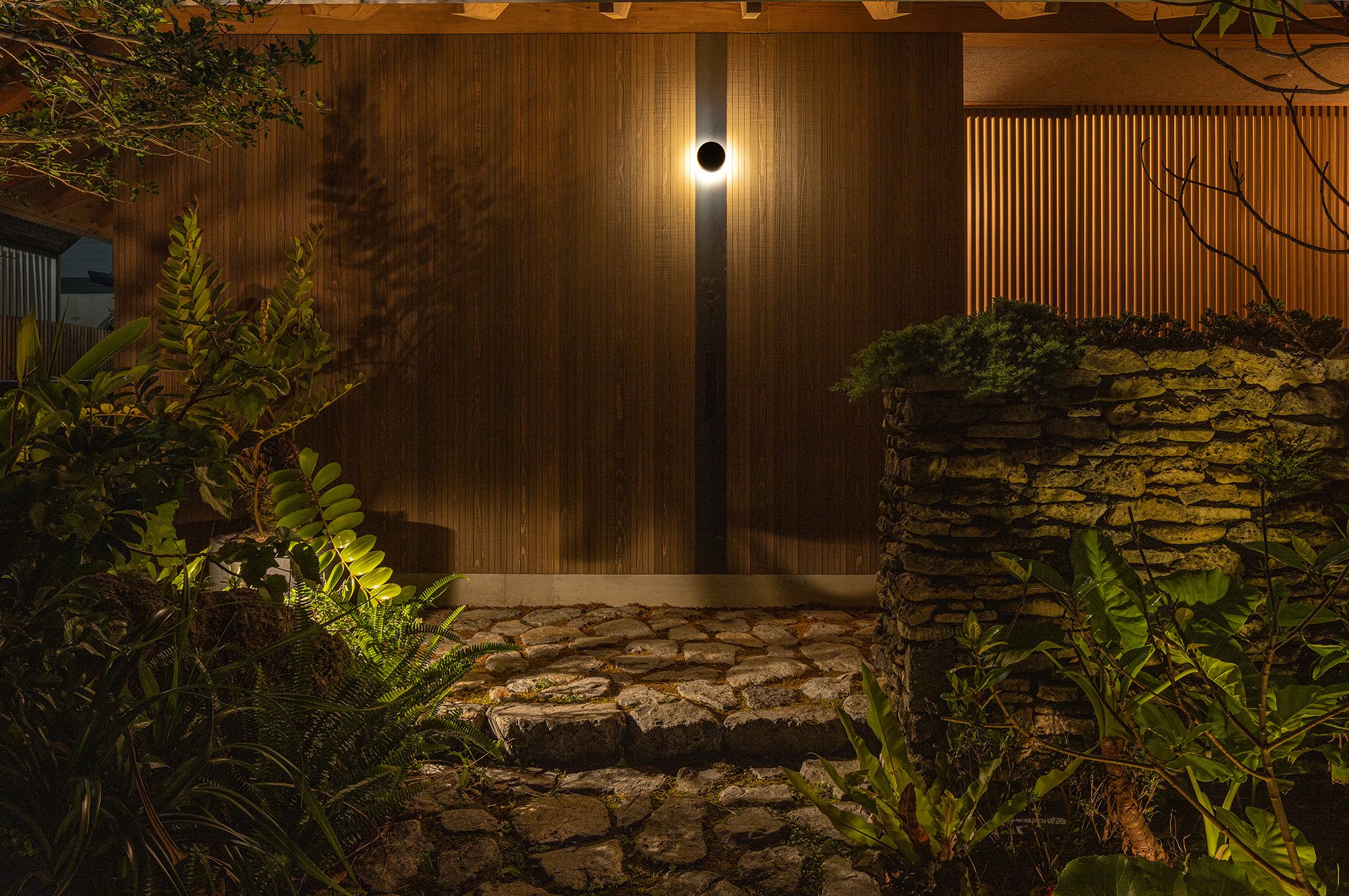 26_entrance porch.jpg