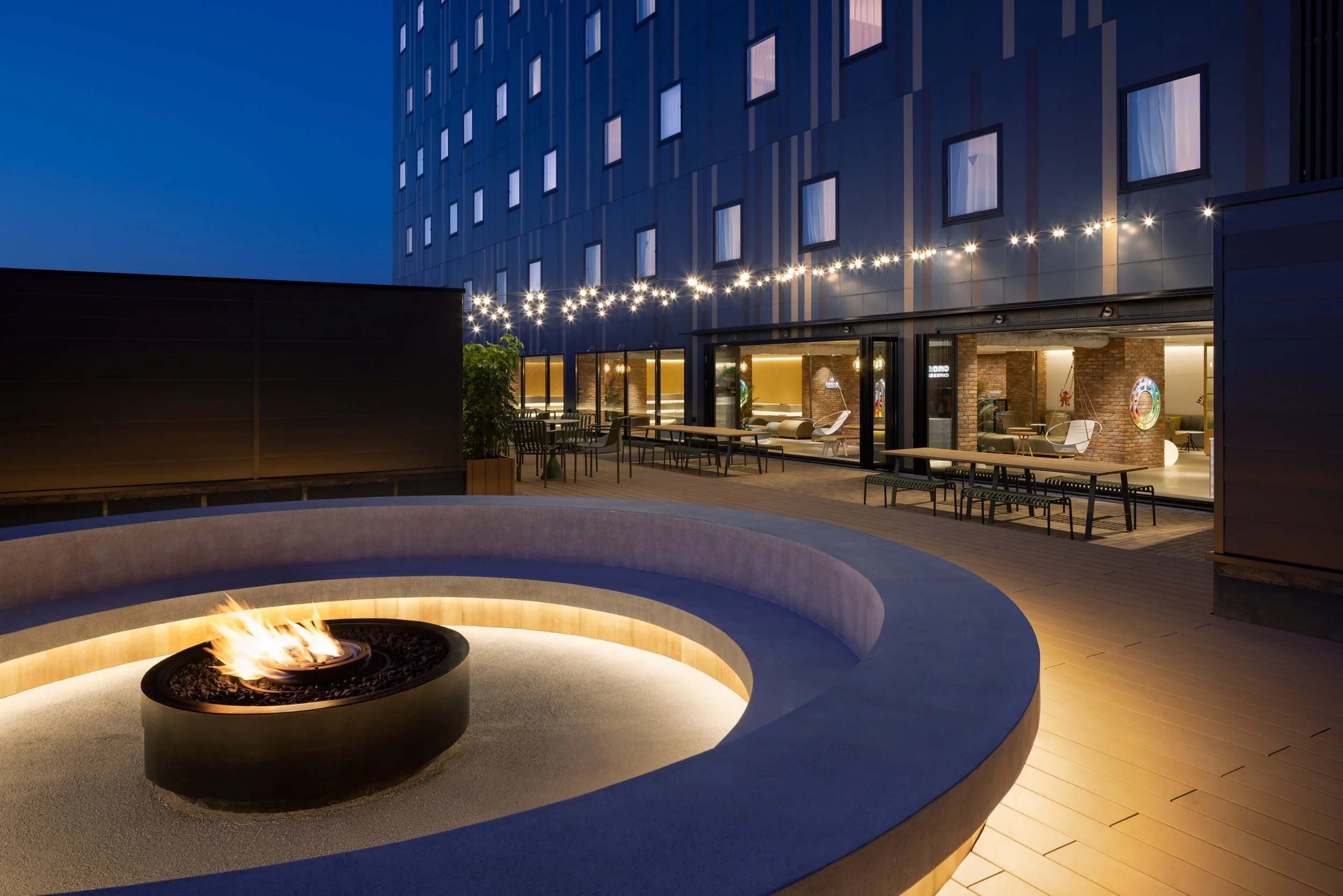 8_OMO5_hakodate_2F_TERRACE and FIRE PLACE.jpg