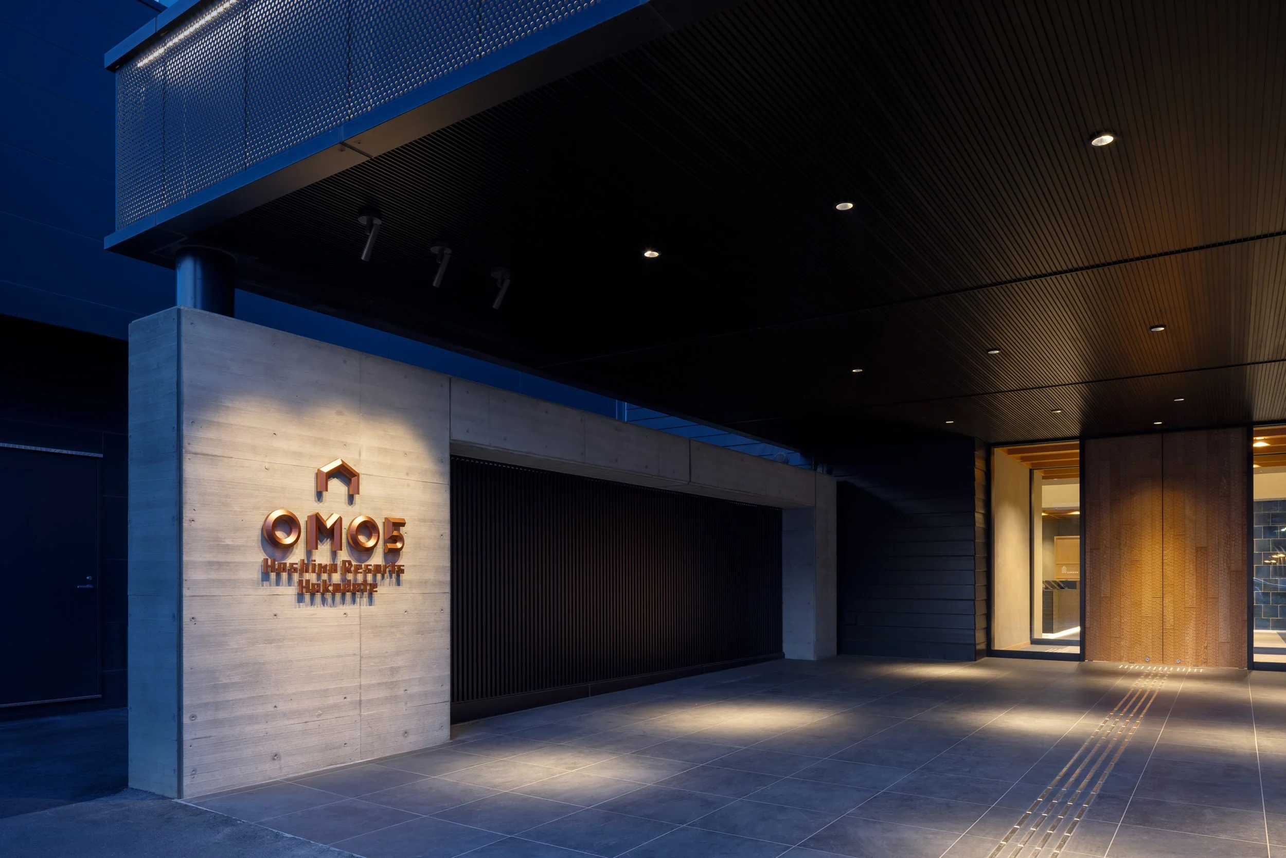 18_OMO5_hakodate_ENTRANCE.jpg