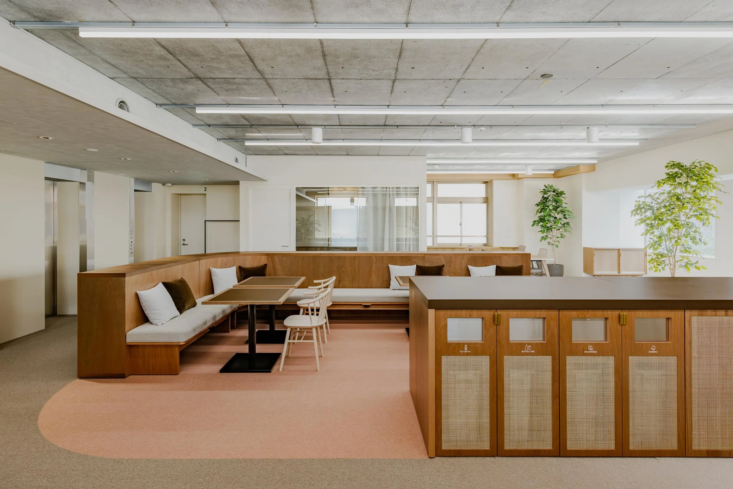 ASOOM Shimbashi designed by KOKUYO Co.,Ltd.