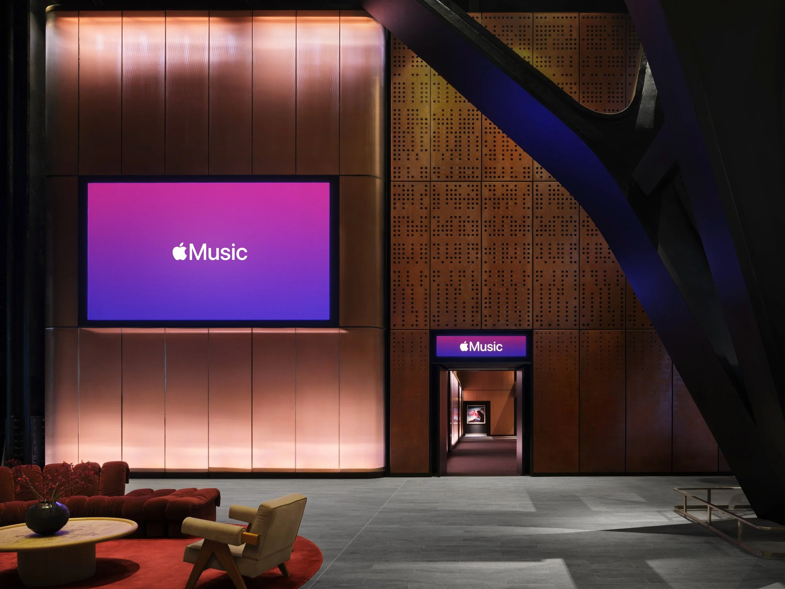 Taking inspiration from the iconic Battersea Power Station, Apple Music Hall incorporates heritage brickwork, fluted arches, and bronze balconies reminiscent of the historic oriel windows.