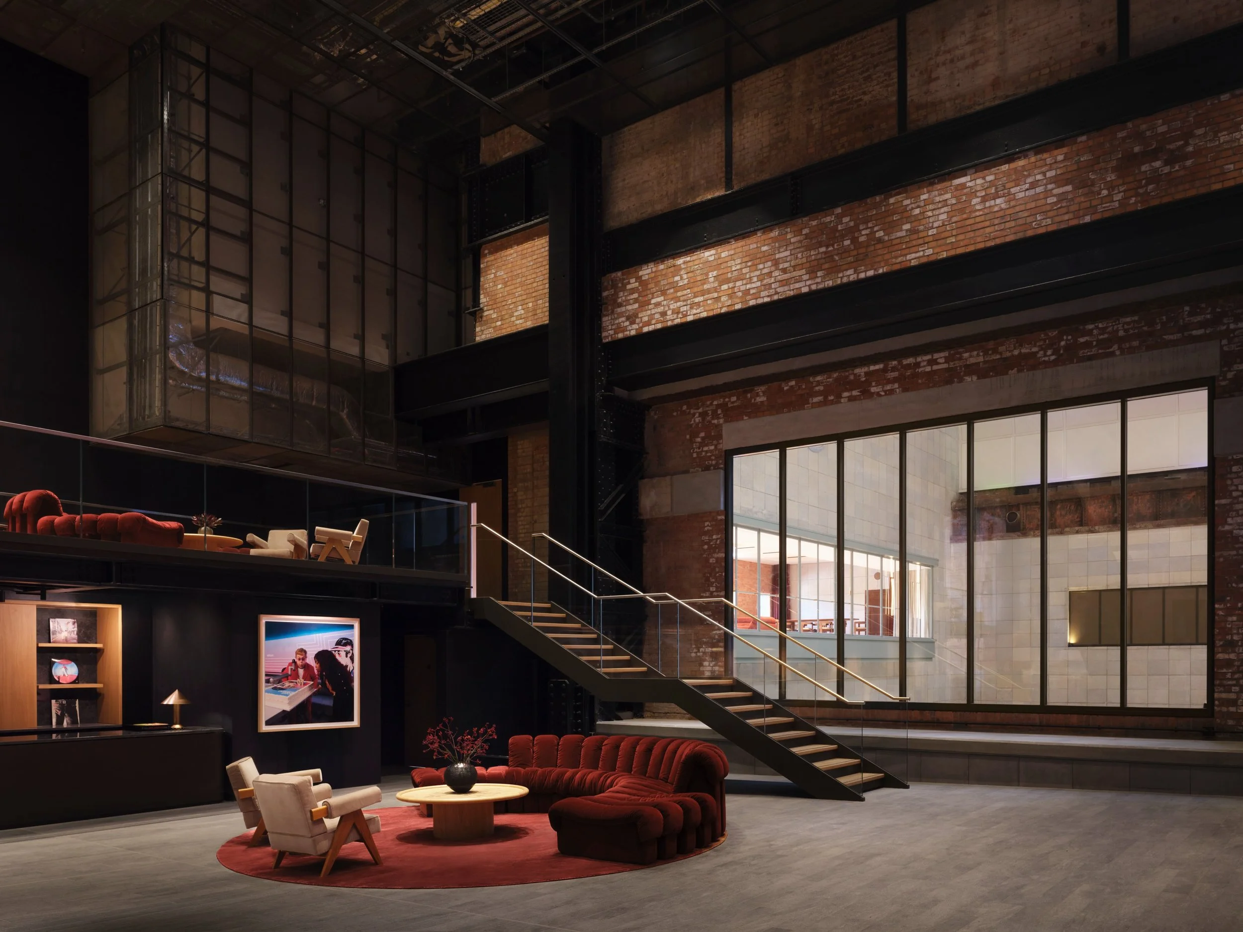 Taking inspiration from the iconic Battersea Power Station, Apple Music Hall incorporates heritage brickwork, fluted arches, and bronze balconies reminiscent of the historic oriel windows.
