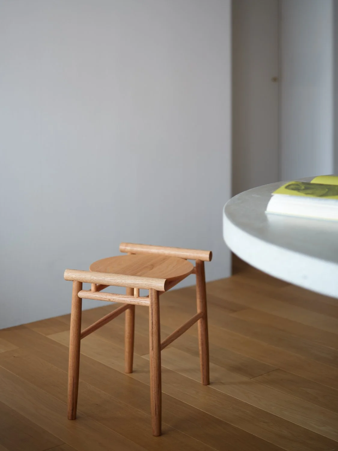 mon stool - Red oak wood with glass coating finish (middle)