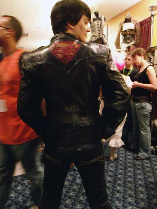 superman_at_con_back.jpg