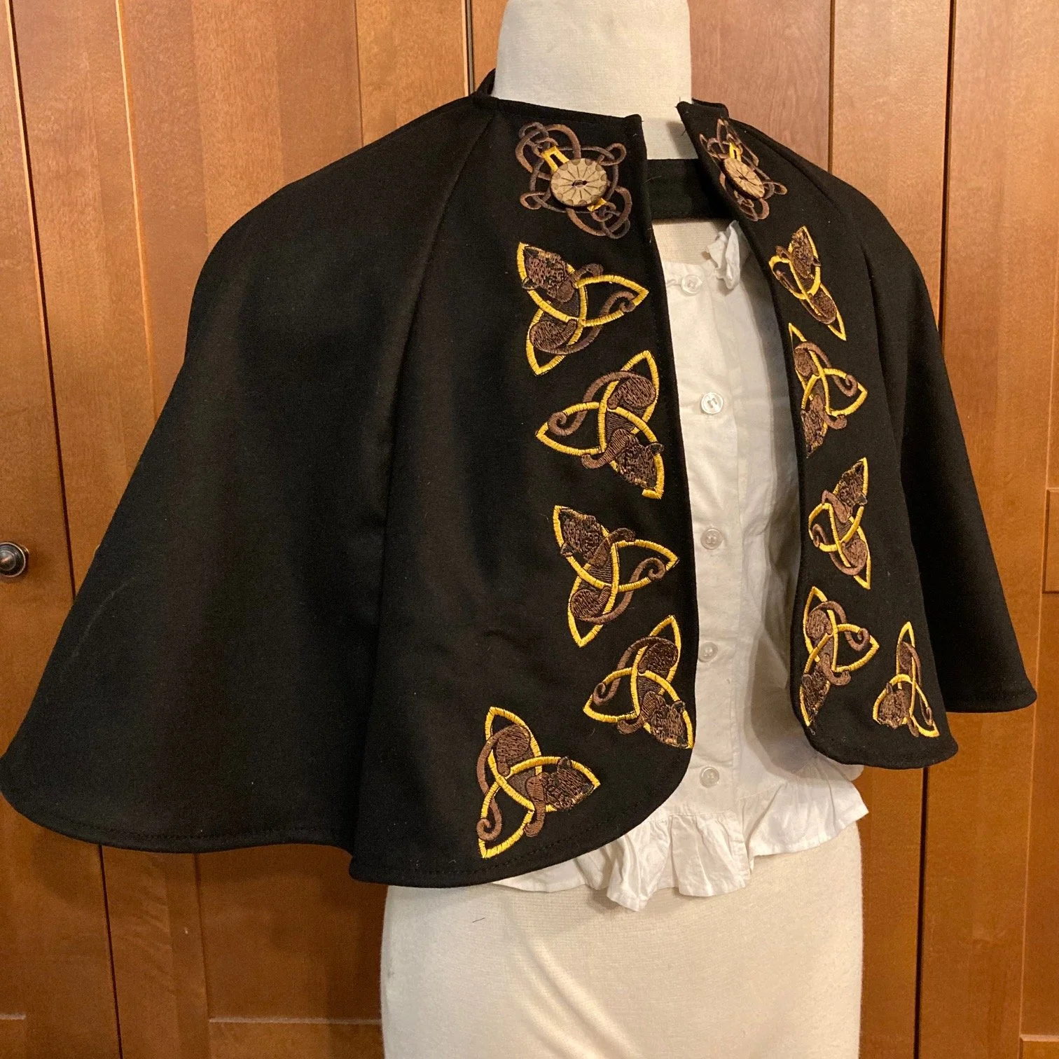 celtic cat mantle.jpg