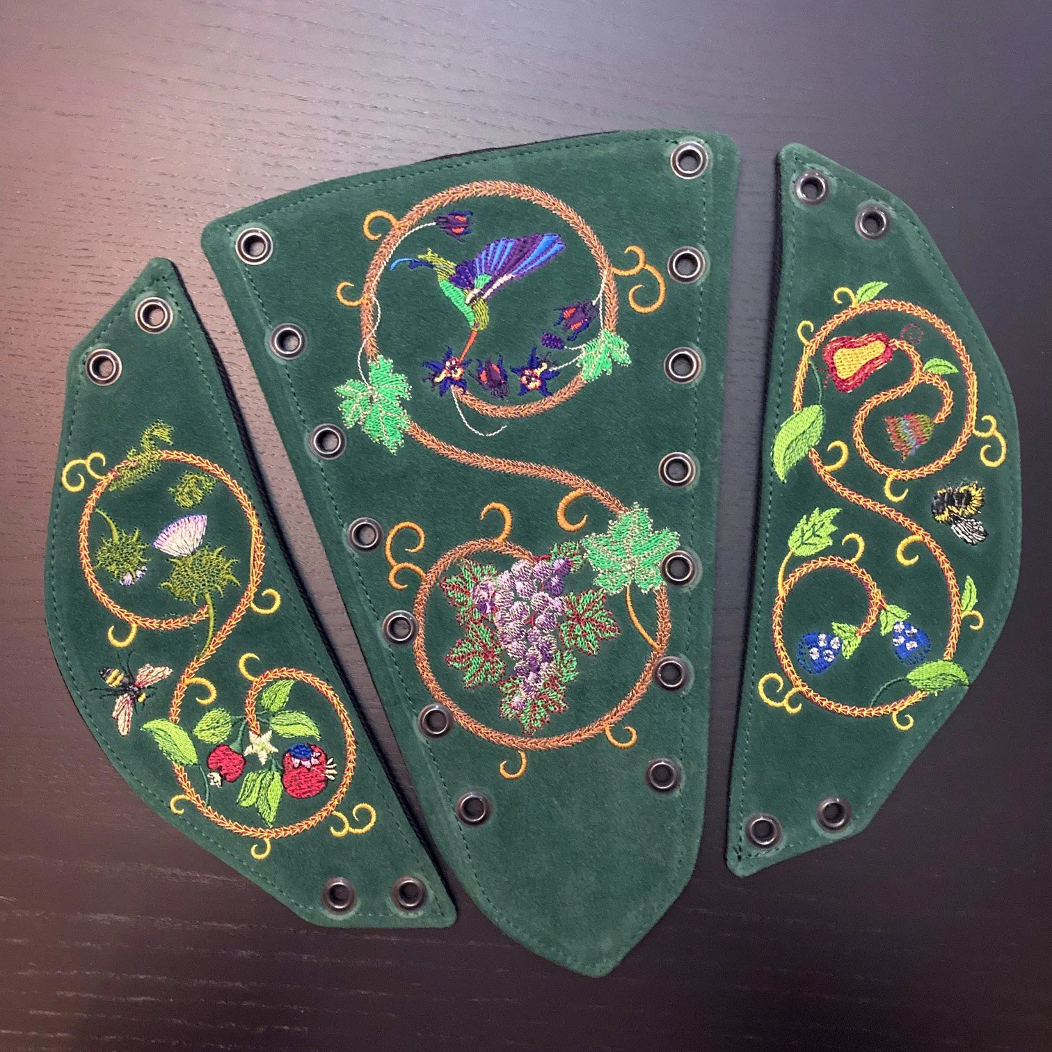 elizabethan grape scroll.jpeg