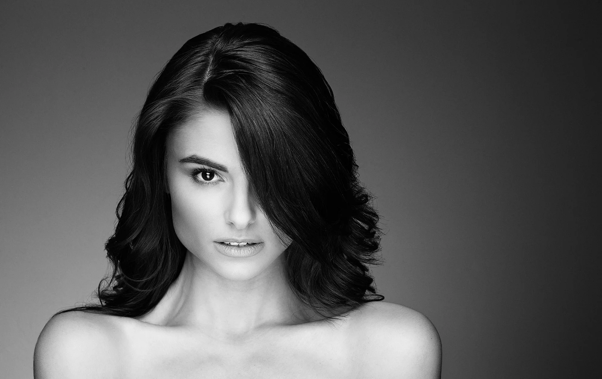 _27Q2421R3hairbw.jpg
