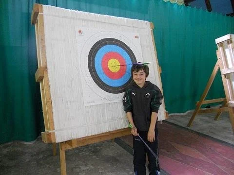 archery-the-next-robin-hood-at-tanagh.-bulls-eye.jpg