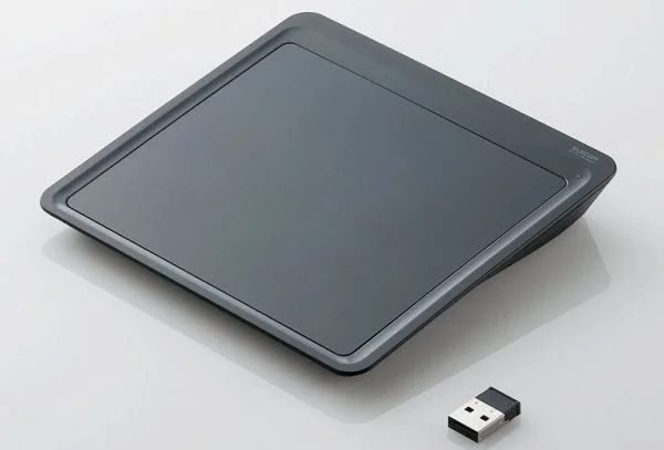 Elecom-wireless-touchpad-responds-to-five-finger-touch.jpg
