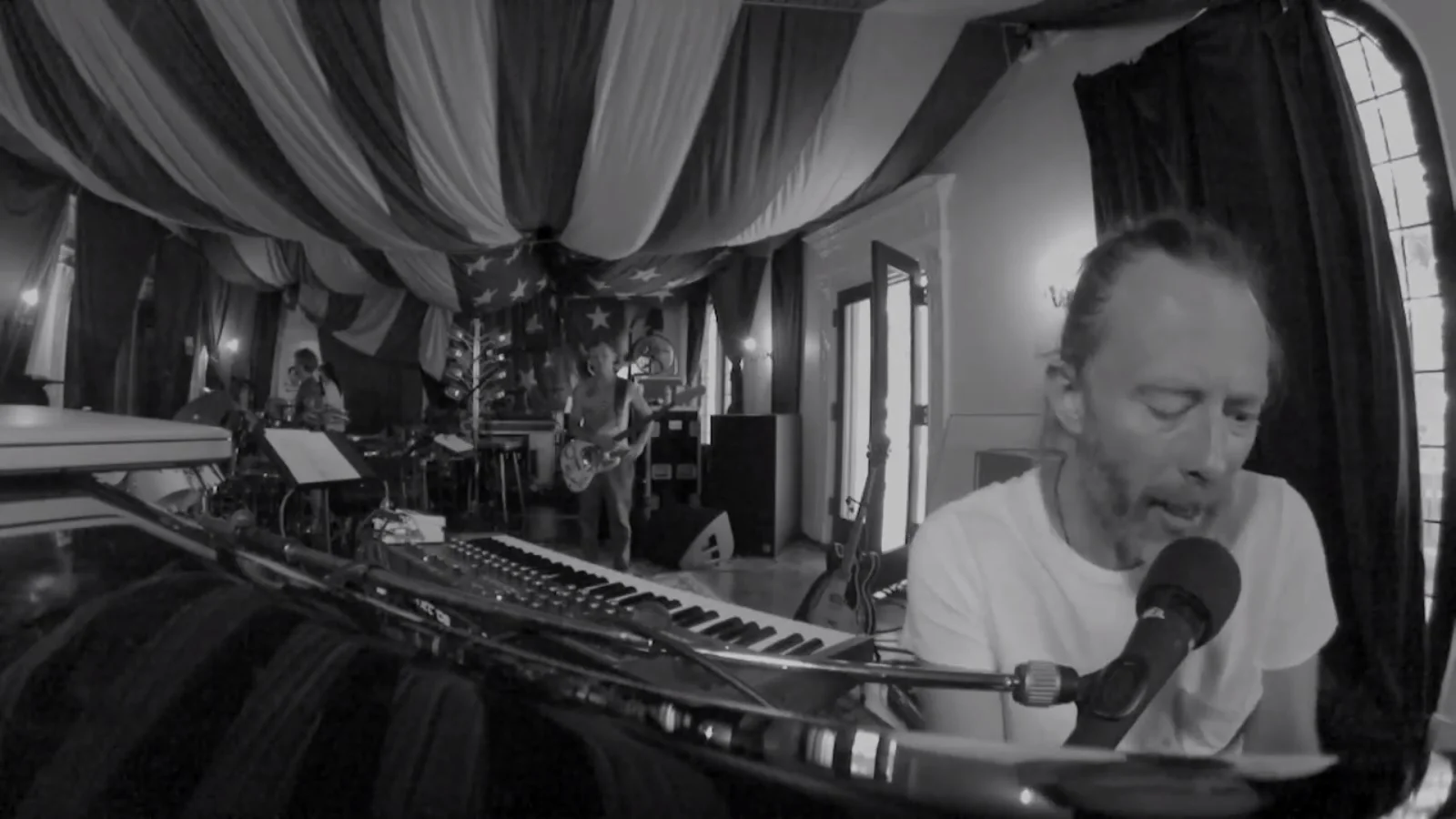 [洋楽]Atoms For Peace in JAPANツアー先行予約は今日の15時開始！