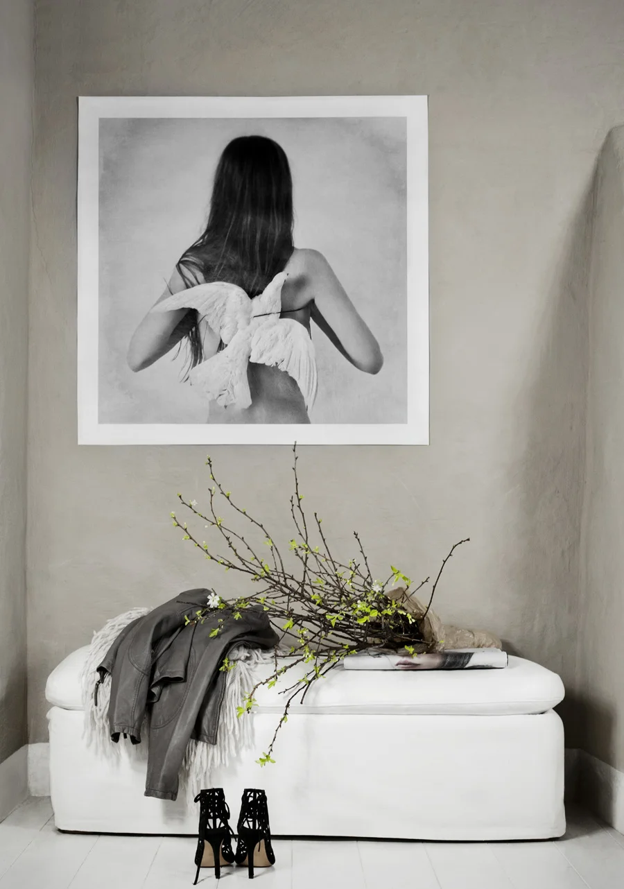 I love this shot. A beautiful interior. Via the blog as well.