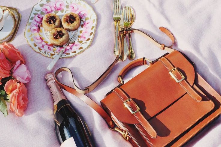 Image via Victoria on Pinterst. Bag and photograph by Belgrave Crescent.