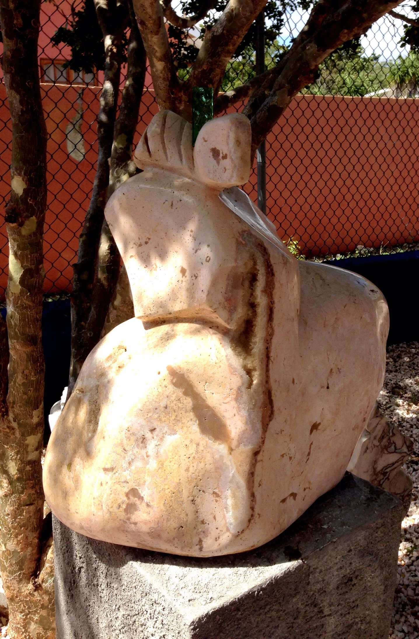 Sculpture by Hortence Brouwn . Picture from my own collection. Taken with iPhone 5 and tips from Eef's smartphone photography booklet.