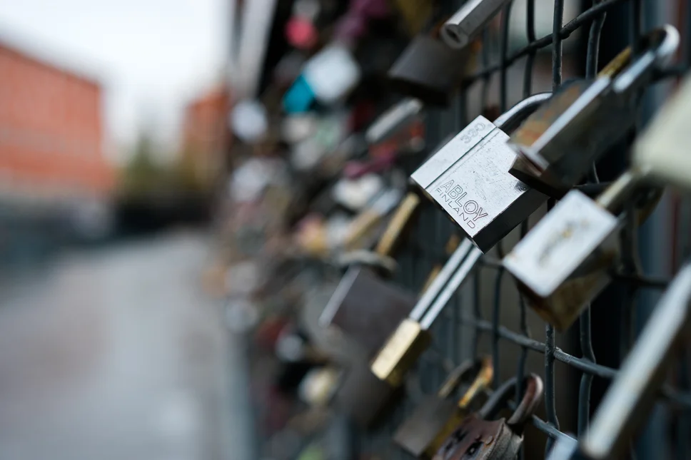 Bokeh characteristics at f/2 within close focus distance