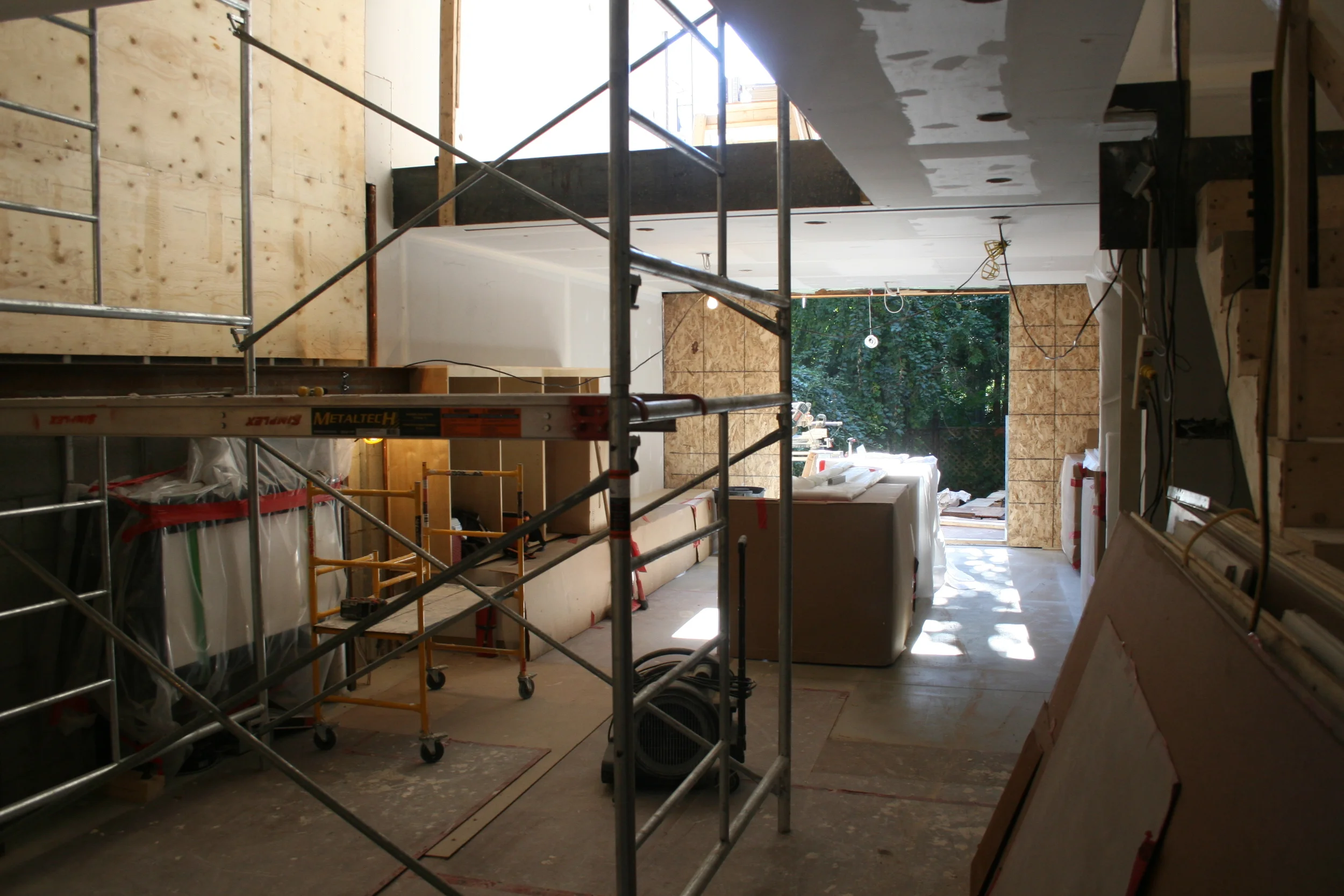 View looking towards kitchen and garden with 32' atrium on the left