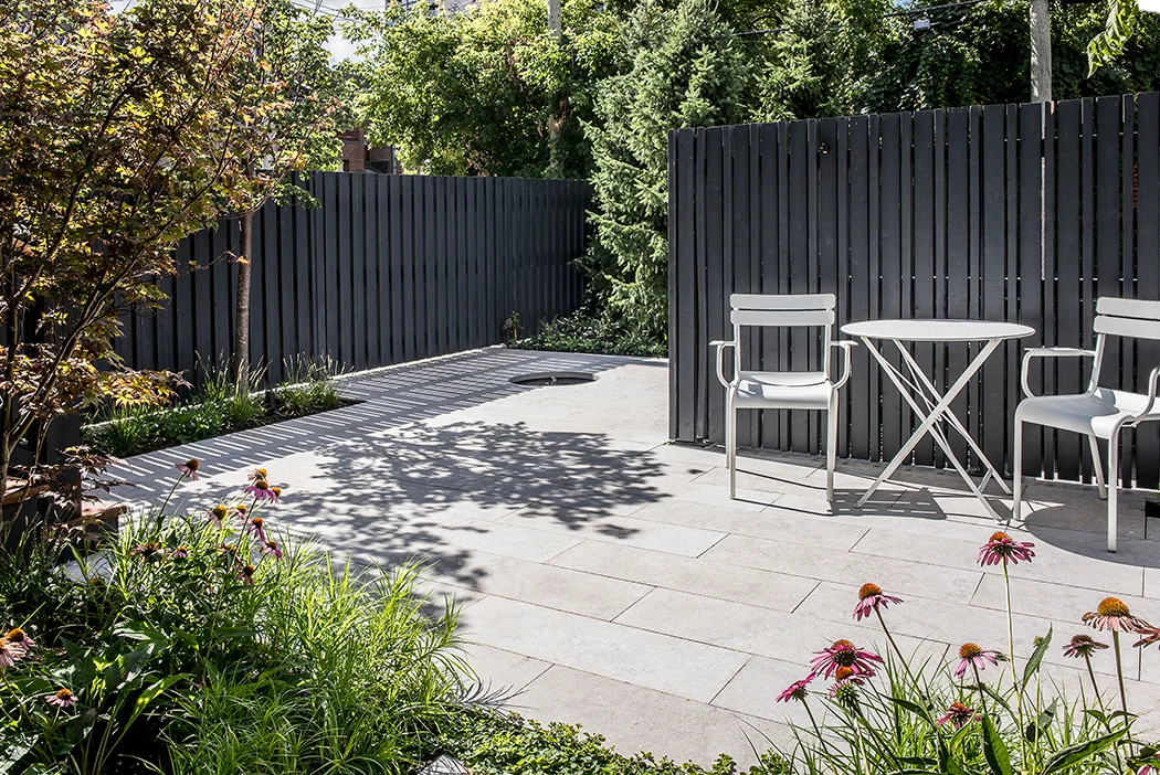 ROBITAILLECURTIS-VictoriaVillage-House&Garden-Garden.jpg