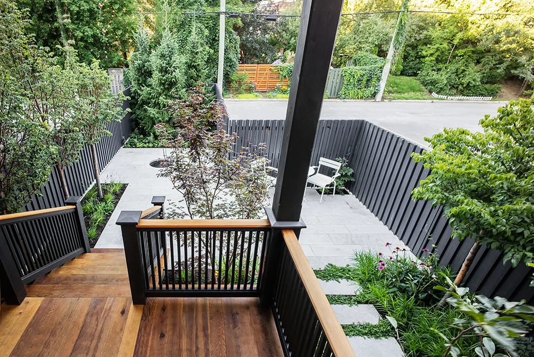 ROBITAILLECURTIS-VictoriaVillage-House&Garden-Porch.jpg