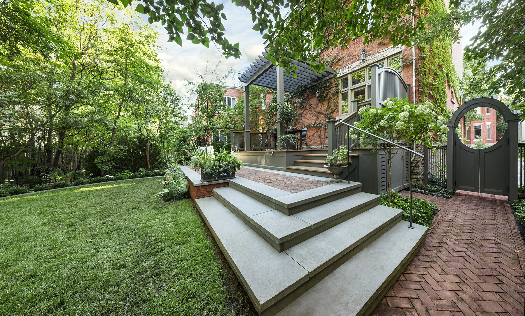 ROBITAILLECURTIS-RichardsGarden-Bluestone-Stair.jpg