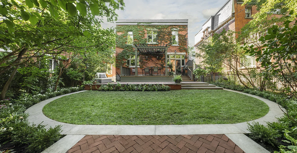 ROBITAILLECURTIS-RichardsGarden-Lawn.jpg