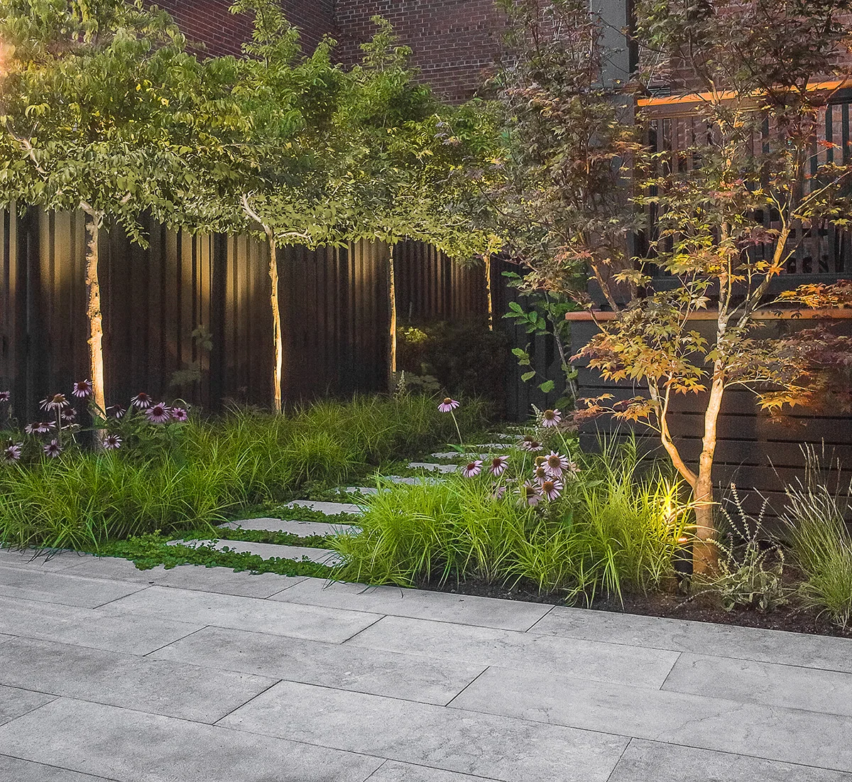 ROBITAILLECURTIS-VictoriaVillage-House&Garden-Garden-Detail2.jpg