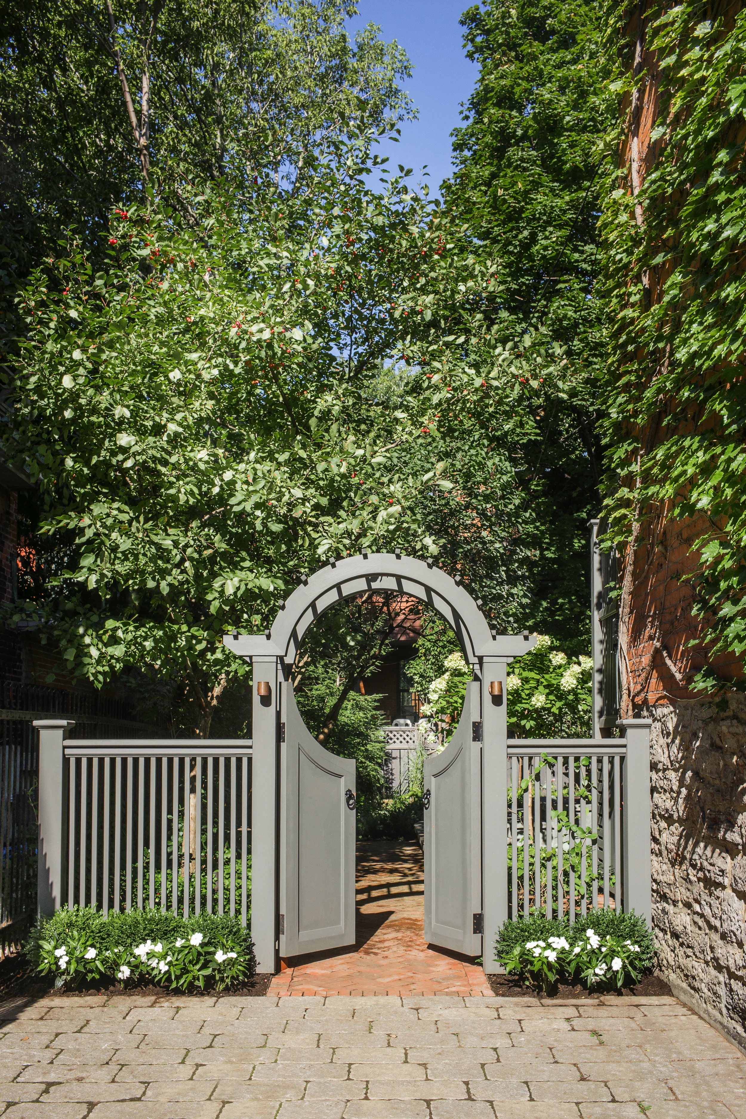 ROBITAILLECURTIS-RichardsGarden-Gate-Open.jpg