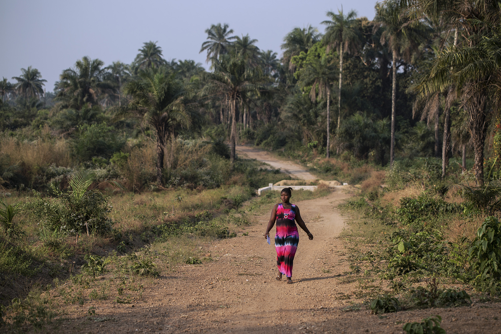  Aminata Kalokoh, of Makai Village, walks to her antenatal appointment at Konsho CHP. 