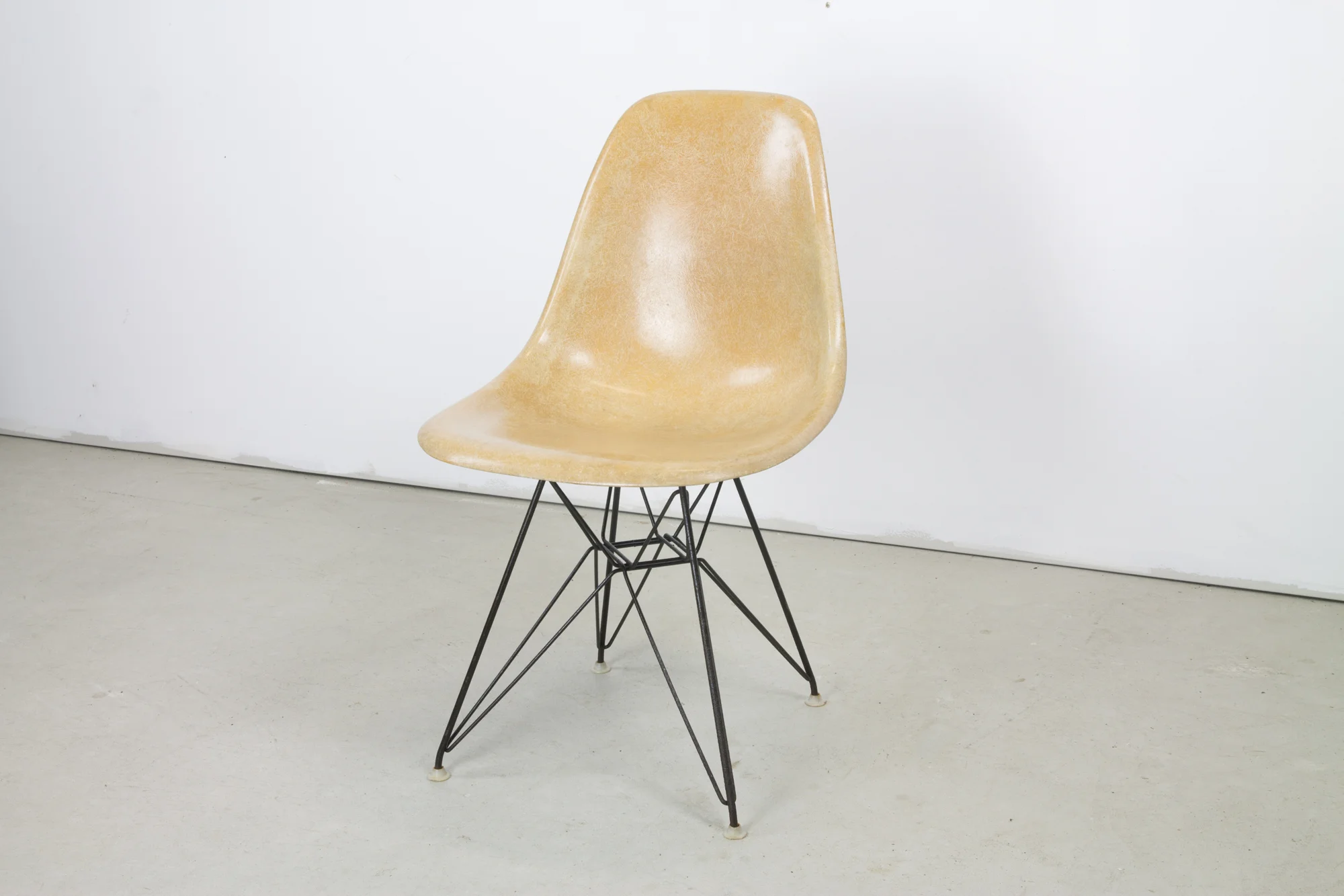 charles eames eiffel chair