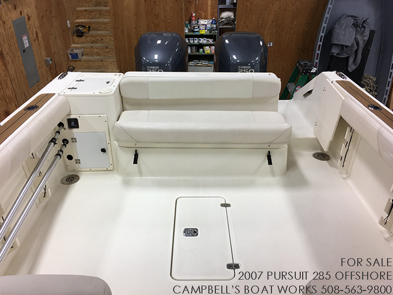 285-PURSUIT-OFFSHORE-FOR-SALE-COCKPIT.png