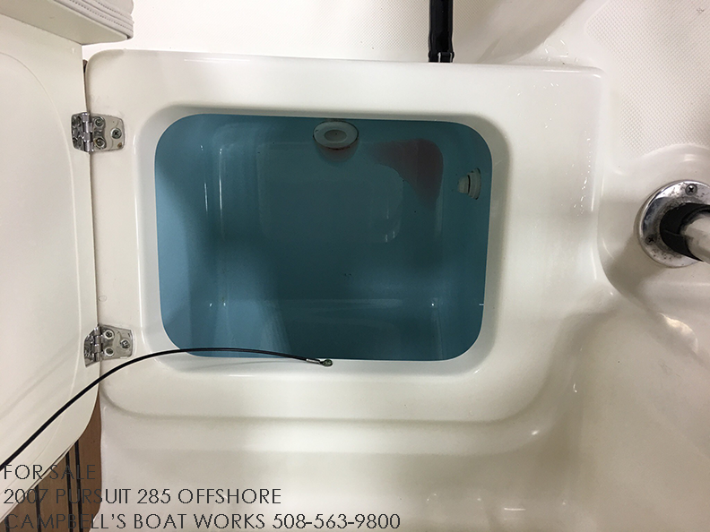 285-PURSUIT-OFFSHORE-FOR-SALE-LIVEWELL.png