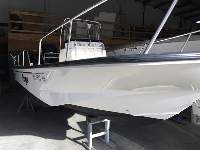 It&rsquo;s that time of year again... wash, buff, wax, bottom paint, launch, repeat!
#boatdetailing #bostonwhaler #springcommissioning #boating #capecod #campbellsboatworks