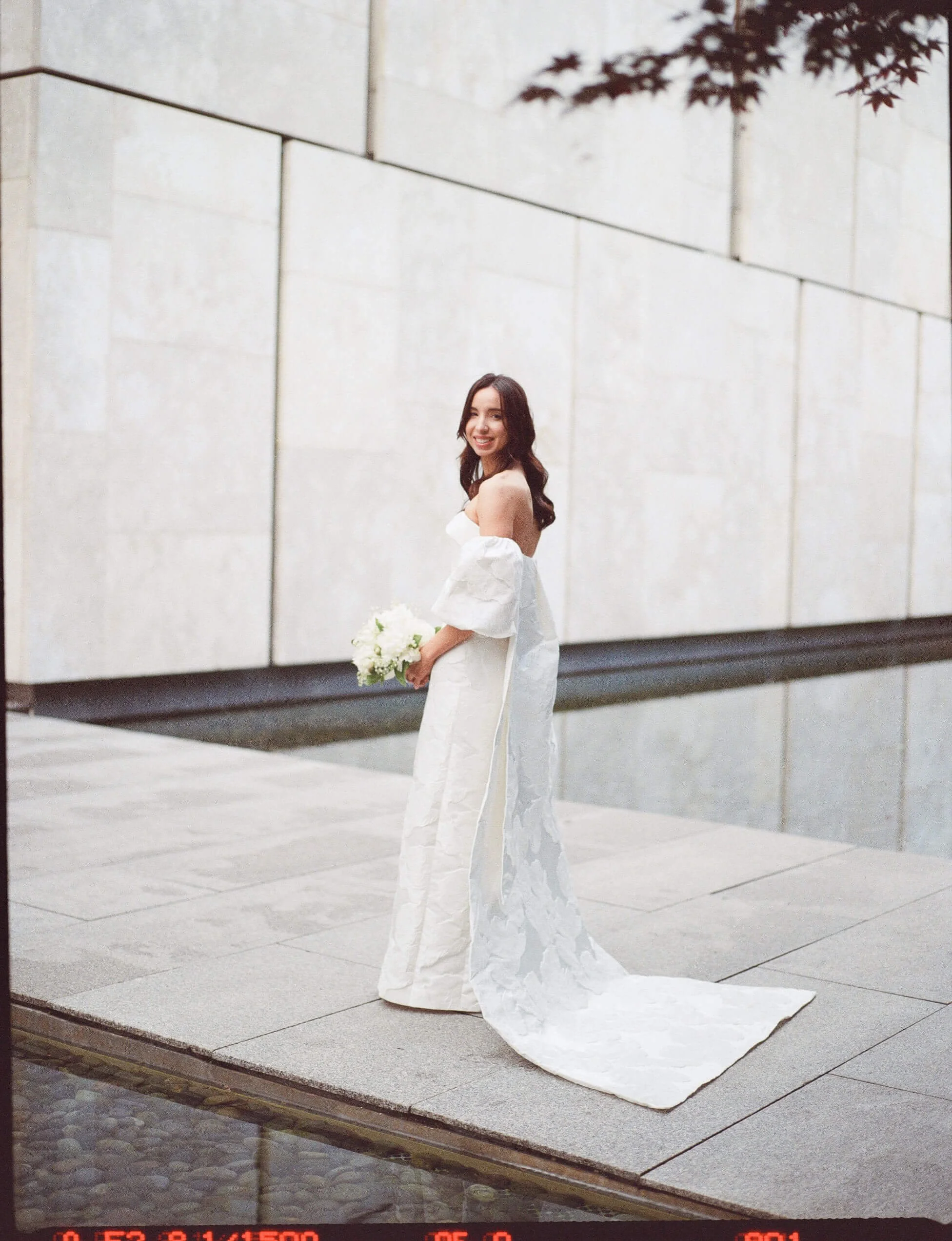 film wedding photography barnes foundation philadelphia museum art
