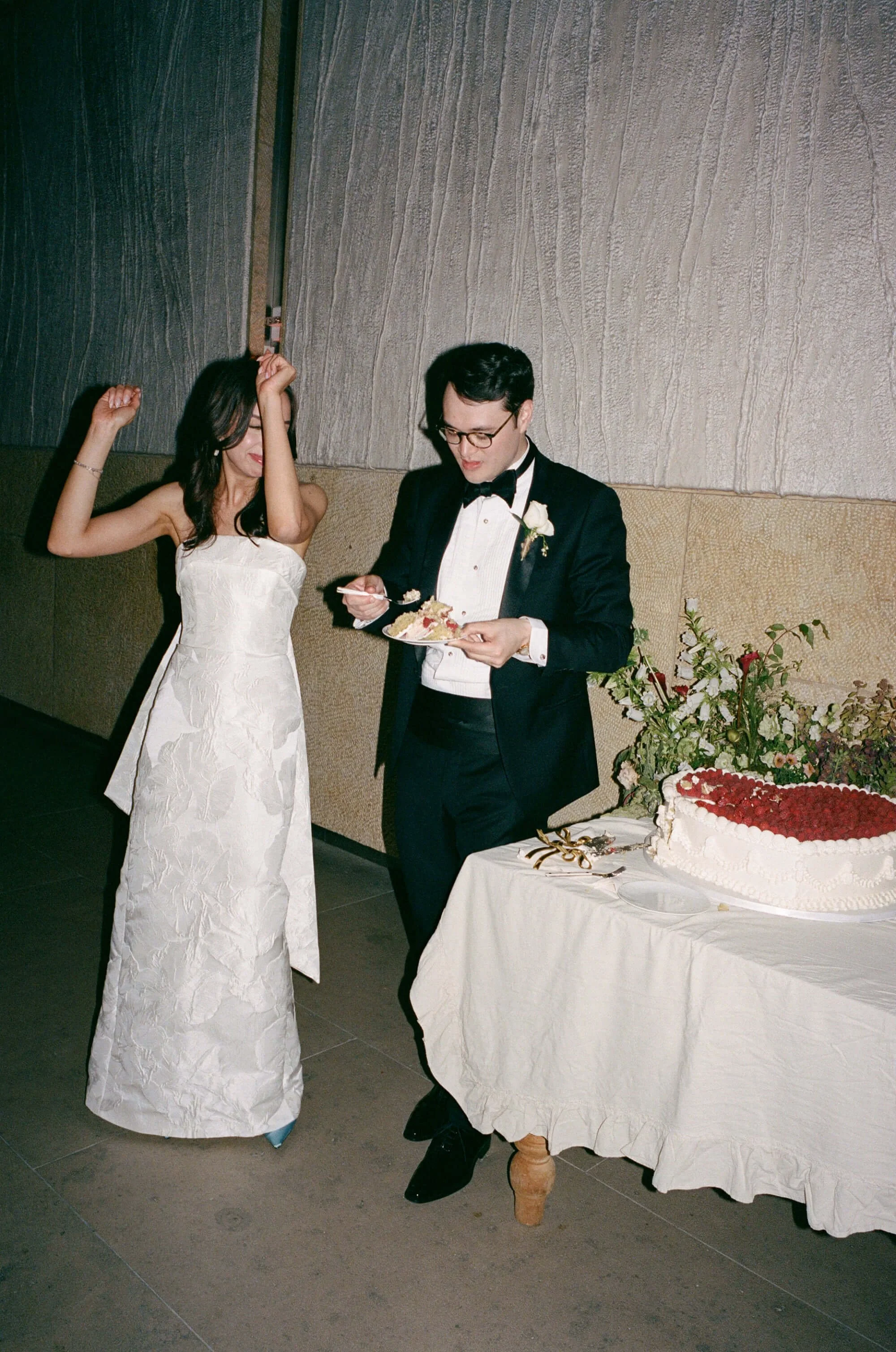 film wedding photography barnes foundation philadelphia museum art