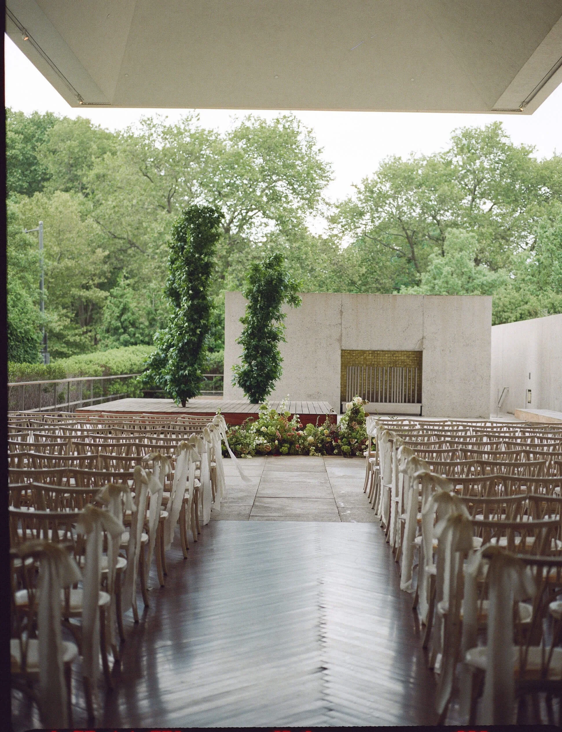 film wedding photography barnes foundation philadelphia museum art