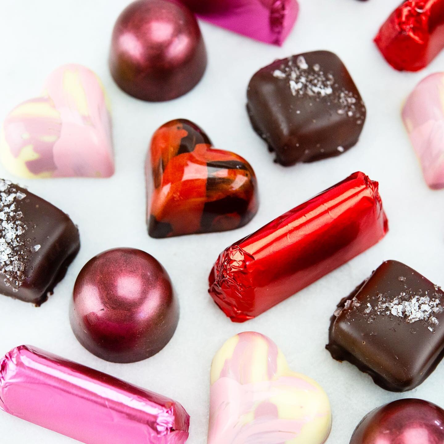 Our Valentine&rsquo;s Day Collection is full of customer favorites!  Don&rsquo;t be left empty handed&hellip;.place your order ASAP!  #lovethevalenzaway  Tag that special some for a HINT! 😉

Online Cioccolato Shop link is in our profile - local curb