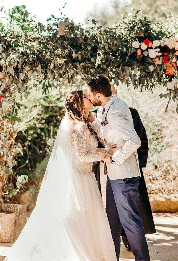 bride-groom-kiss.jpg