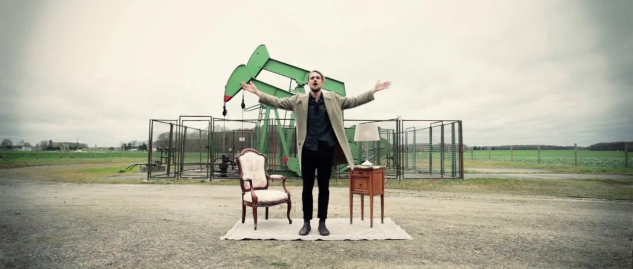 Guy Sings Same Song in 15 Different Environments to Experiment With Natural Reverb