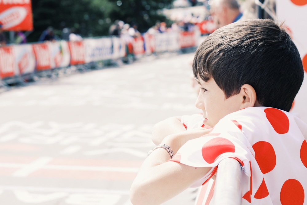 Polka dot shirt kid waiting for riders at Alpe D'Huez