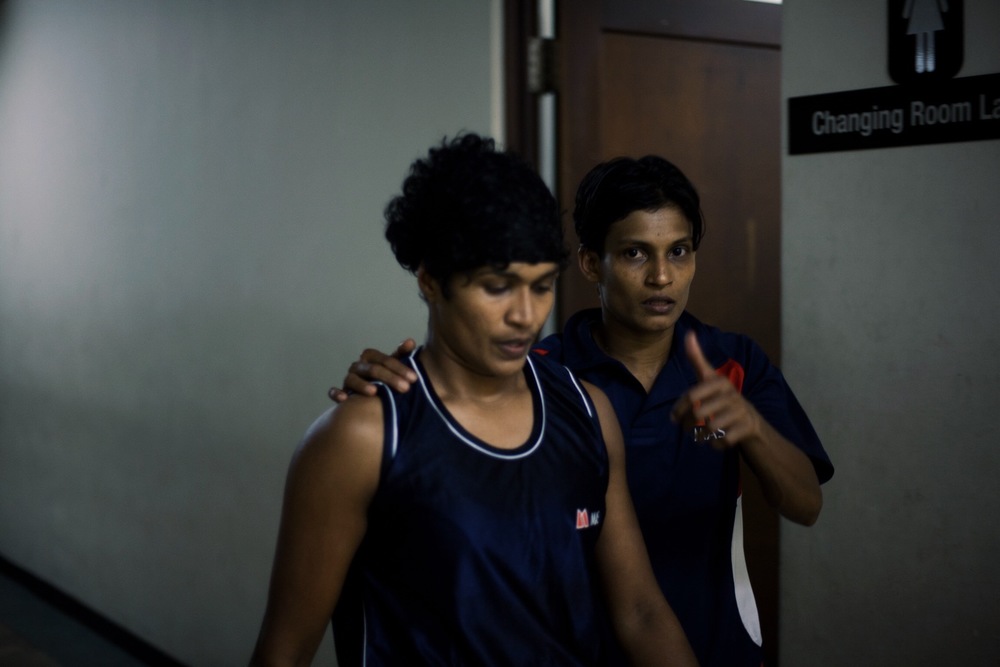 Nilmini Jayasighe escorted to ring by Anusha Kodituwakku (© Lee Bazalgette)