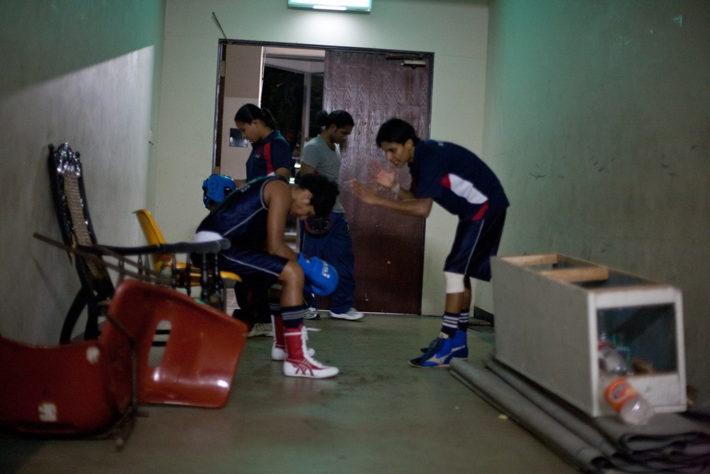 Pep talk Nilmini Jayasinghe and Anusha Kodituwakku (© Lee Bazalgette)