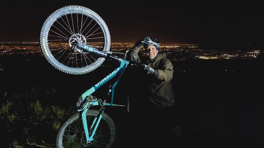 After a solid day on assignment recording the sounds of Dublin (more on this soon!) it was pretty cool to be cycling in the thick of night, overlooking Dublin. Some days feel like you can pack a week in a day! 

Many thanks to my Dubliners Luke, Gonz