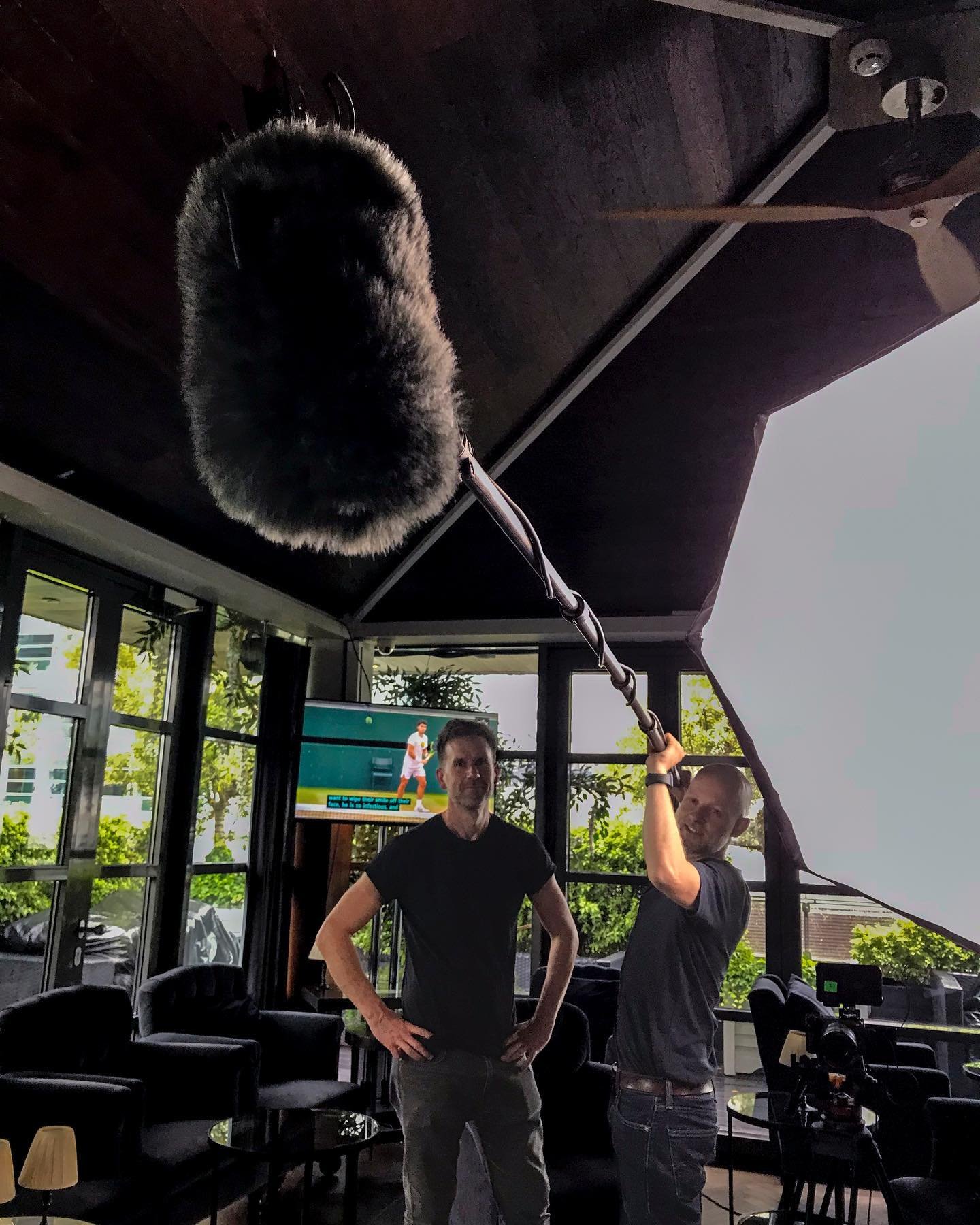 📸 Cool #bts capture by Director @jeromemonnot , booming under the watchful eye of @mrrichardking (DOP) - Top team completed by @leabenzimra in front of camera. 🎥🔈💥 @eightclublondon 

#behindthescenes  #soundrecordist #locationsoundrecording #soun