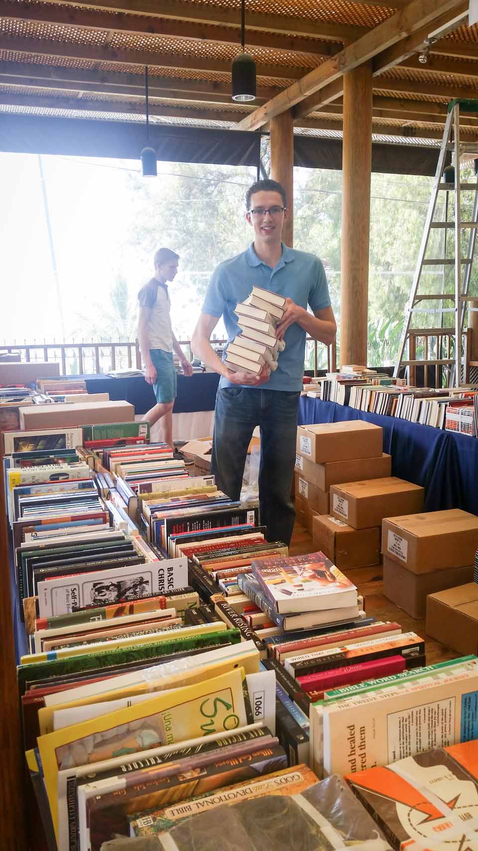 Assisting TJ with setting up his thousands of books for distribution at the Intermissions Conference! Check out Resourcing NOW on Facebook: https://www.facebook.com/ResourcingNow 