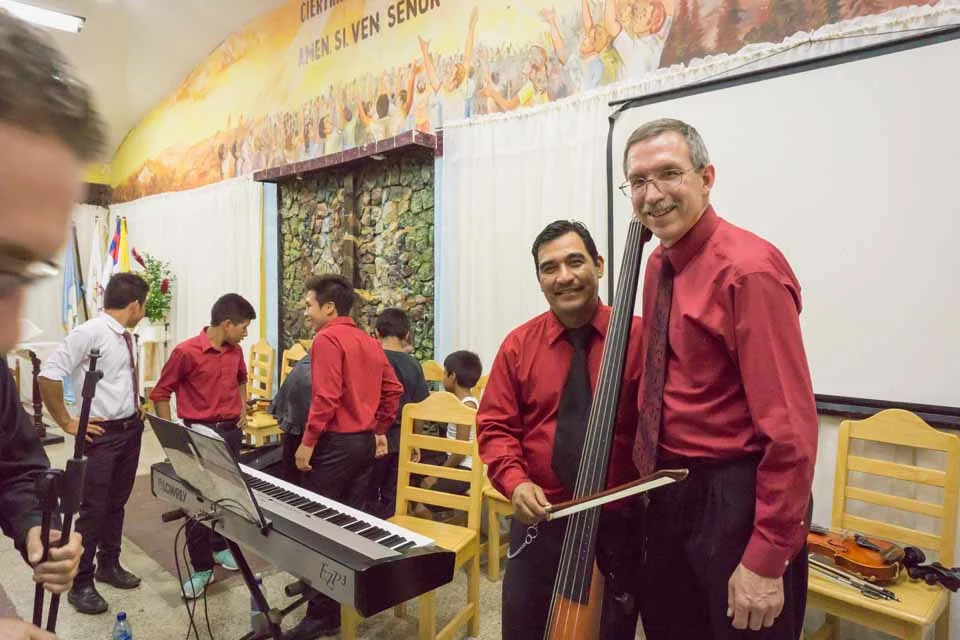 Dad introduces a fellow acoustic bassist to his electric bass!