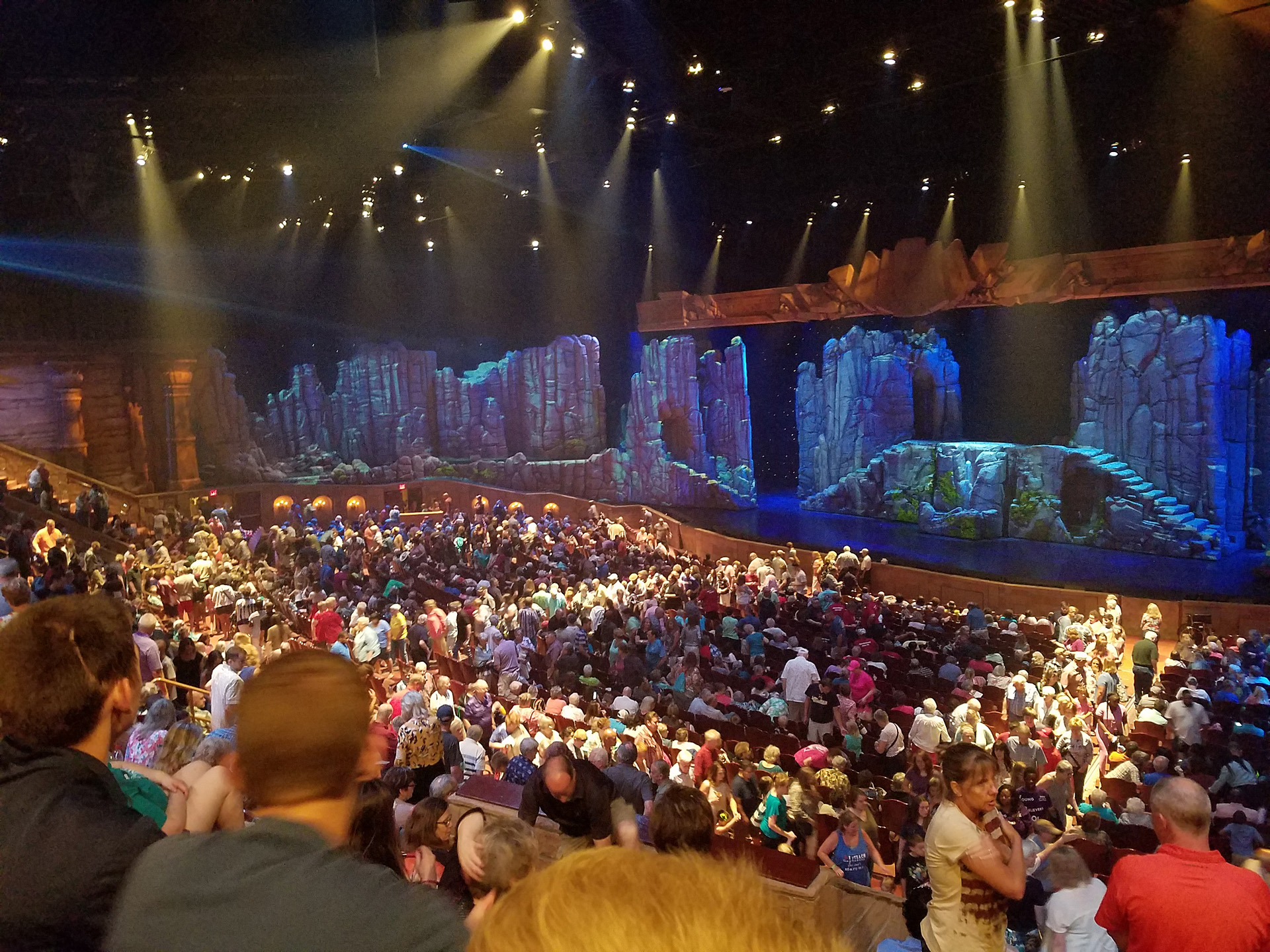 Best Large Production in Branson - Sight and Sound Theater! β The