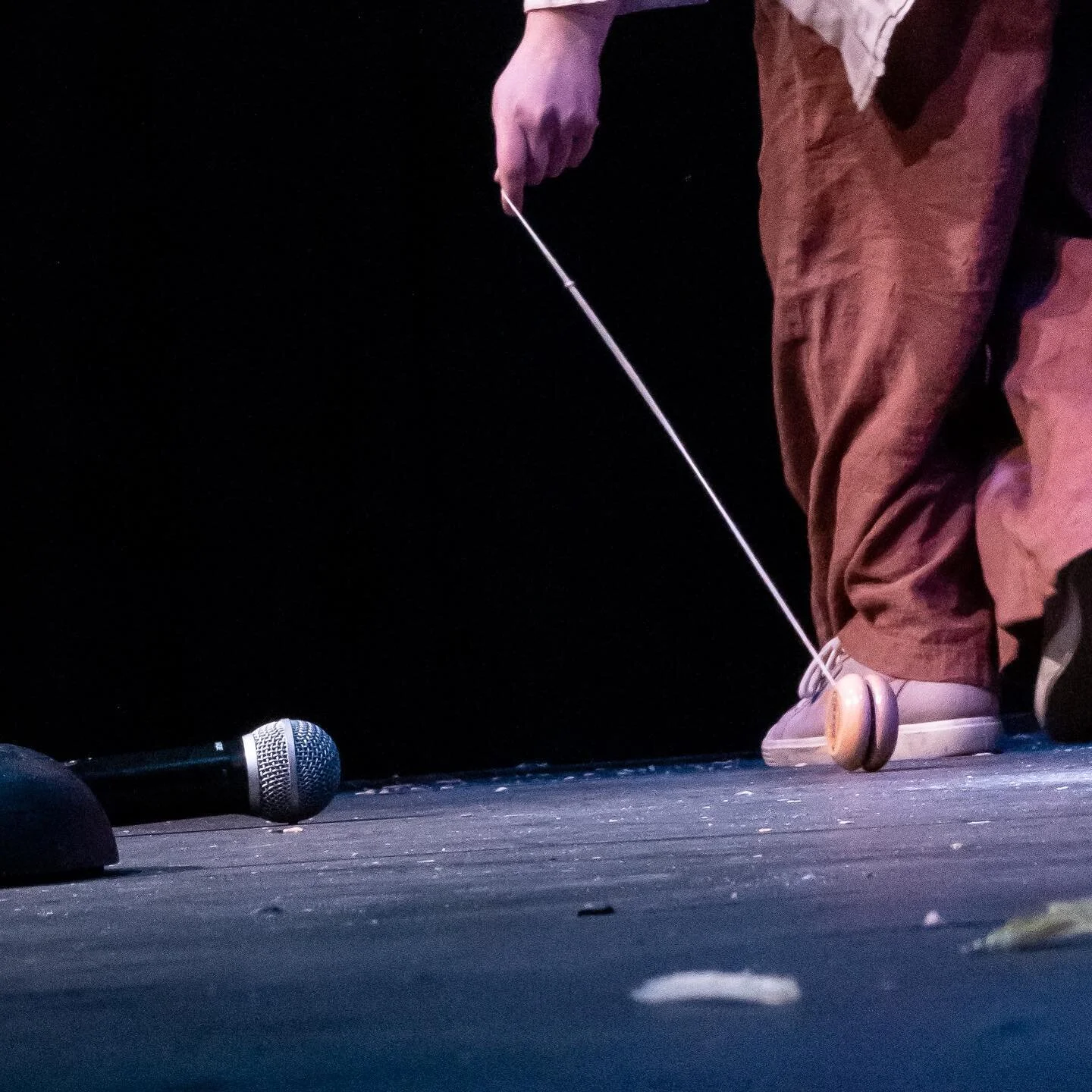 tricks 
thanks @roamingroachphotography 
clown cabaret w/ Rose Carver aka @old_newz