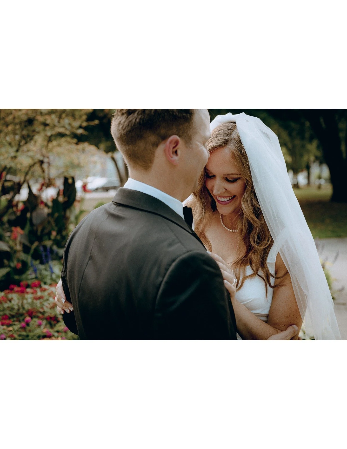 Flip this ONE switch and your photos go from stiff to STUNNING!

Trying to memorize &ldquo;the perfect pose&rdquo;
rarely works. Stiff arms, forced smiles,
and unnatural gestures can take the
spontaneity out of the moment.
That&rsquo;s why I focus on